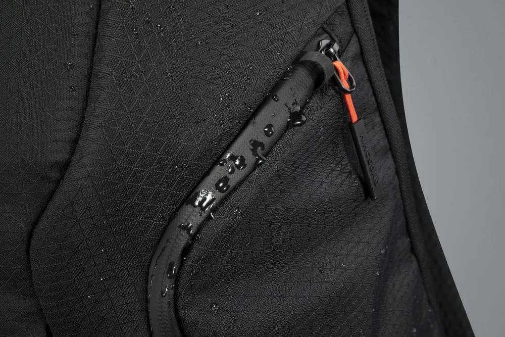 Double layer explosion-proof zipper system for laptop backpacks