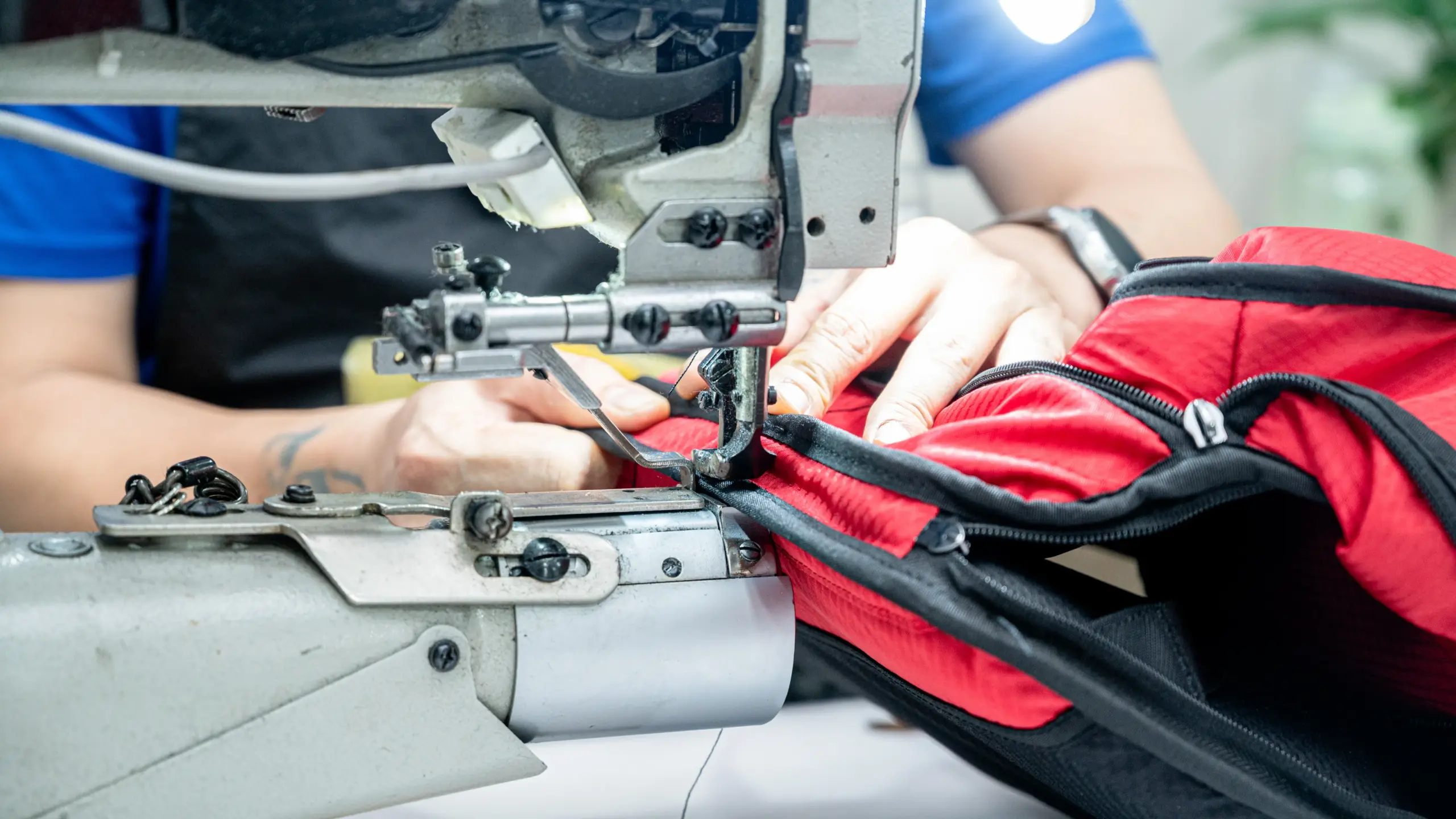 Sewing and assembly of a custom handbag on a production line